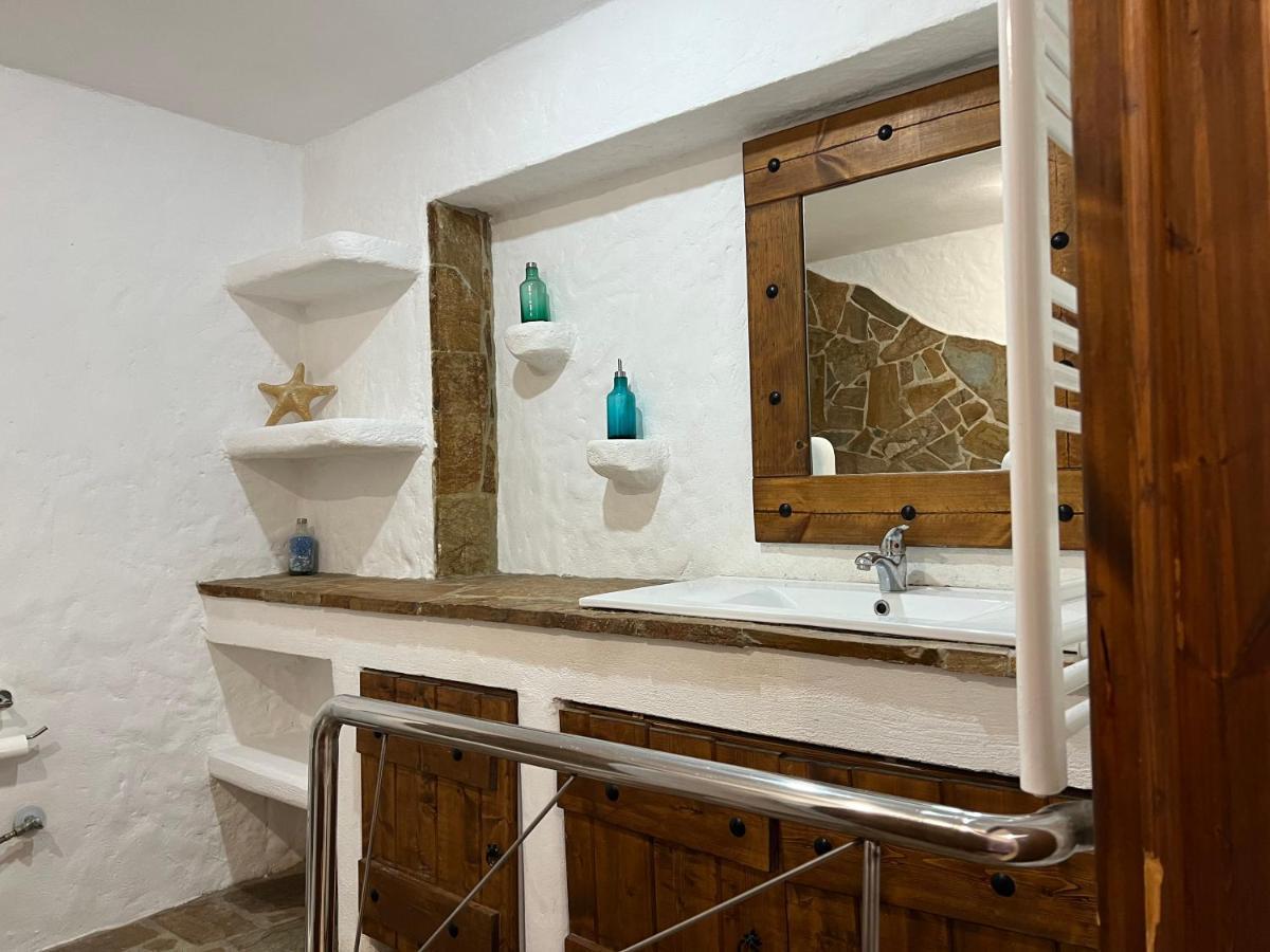 Apartment In Salamina With Garden & Sea View Selinia Exterior foto